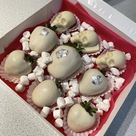 Клубника в белом бельгийском шоколаде 9 штук