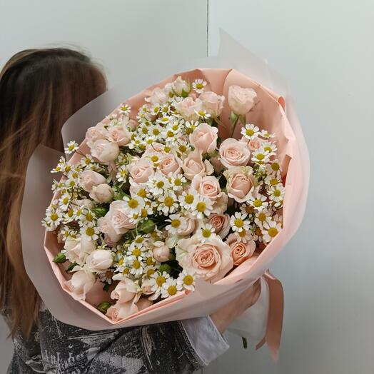 Букет роза кустовая, ромашка кустовая