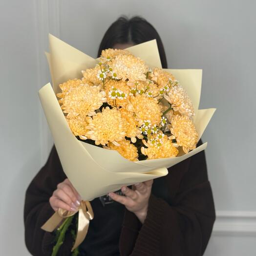 Сборный букет с кустовой хризантемой и ромашкой