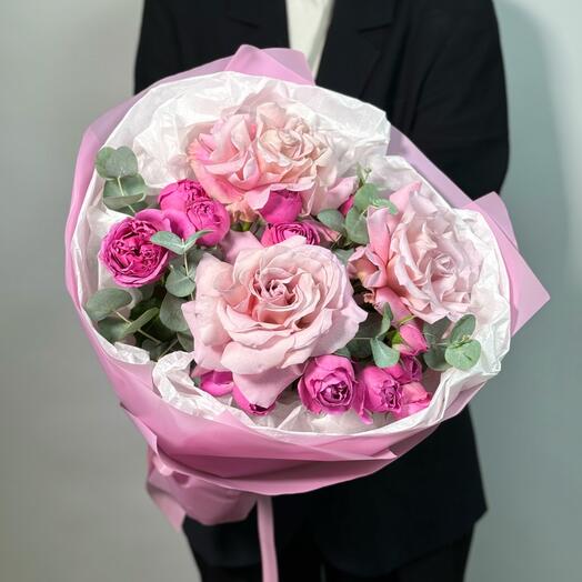 Bouquet with French and peony-shaped Misty roses