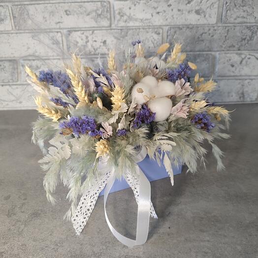 Композиция из сухоцветов в деревянном ящичке Сиреневый закат