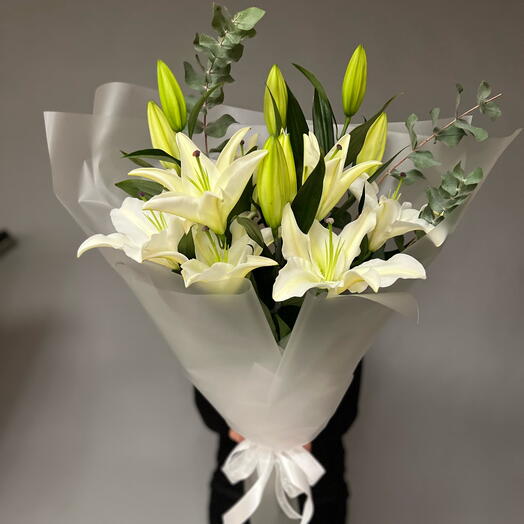 Лилия ориентальная. Эвкалипт