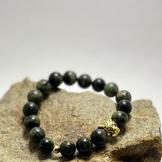 Браслет из натуральной яшмы со вставкой Пантера, S