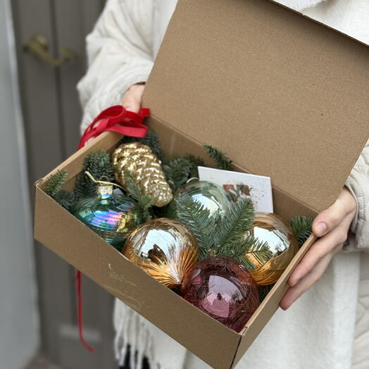 Подарочный набор новогодних шаров «карамельный»