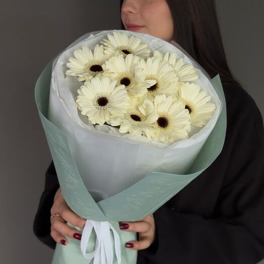 Нежные герберы в упаковке Версаль