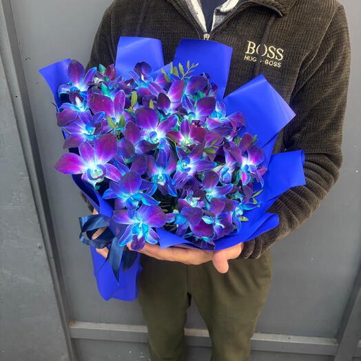 Букет из 35 орхидей космос