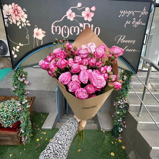 Bouquet of Raspberry Spray Roses