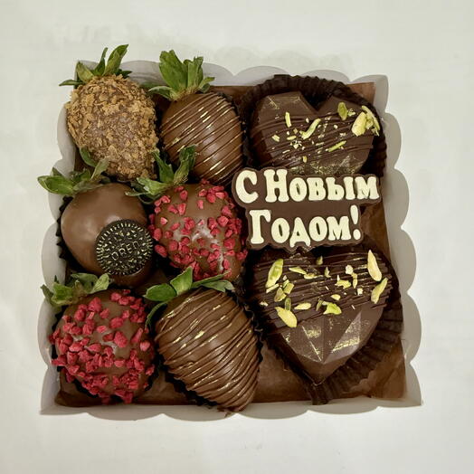 Клубника в шоколаде с дубайскими сердечками на Новый год
