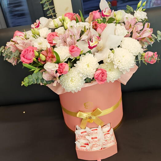 Regalo sorpresa flores con caramelo Raffaello, Flores en Caja, Caja de Joyería con el secreto de caramelo Raffaello