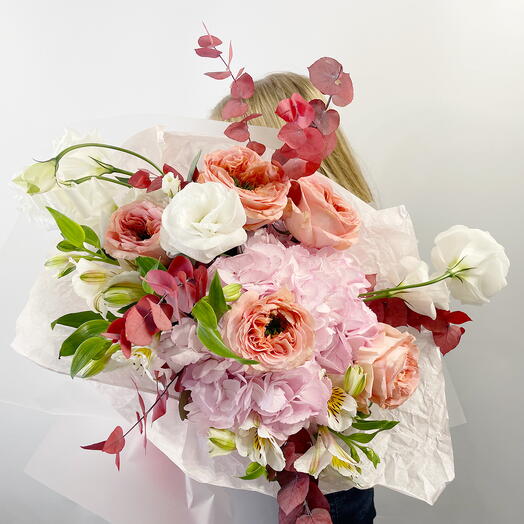Bouquet with mandarin roses