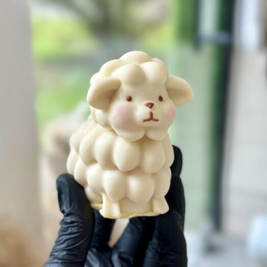 Belgian chocolate sheep with marshmallows
