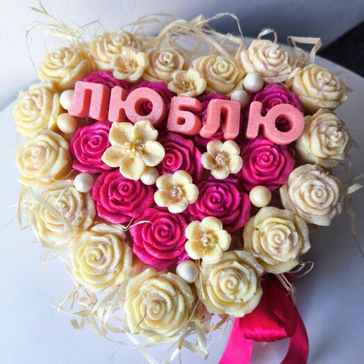 Шоколадное сердце из роз