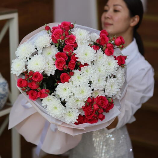 Пышный букет из кустовых цветов L