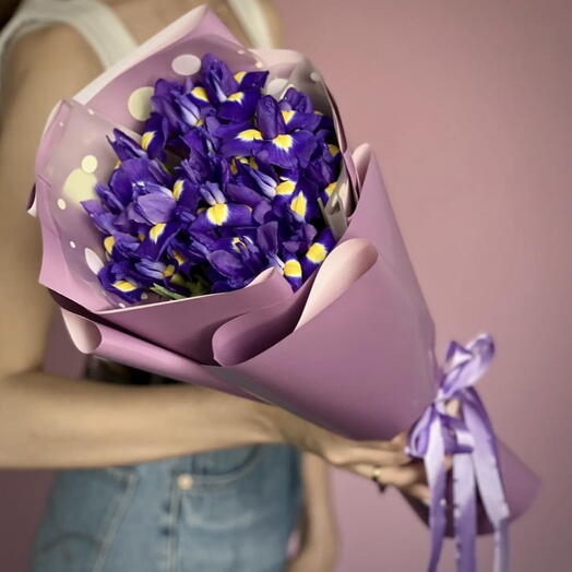 9 ирисов в оформлении