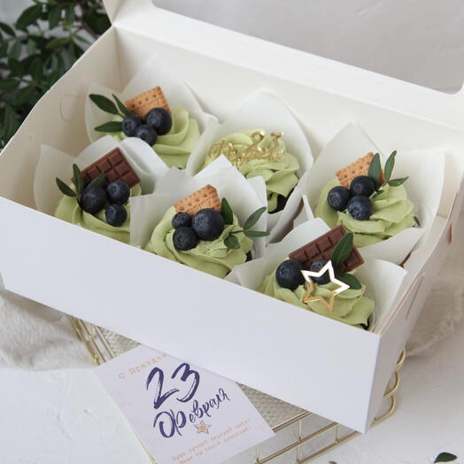 Капкейки набор 6 шт с декором ягодами в подарок на 23 февраля