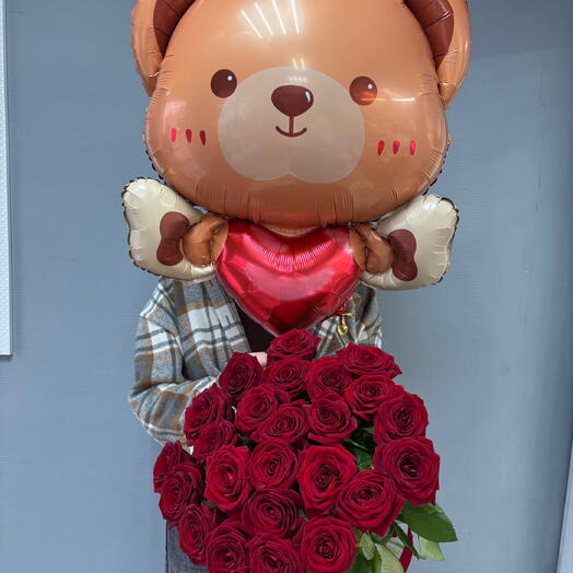 15 алых роз и шар мишка с сердцем