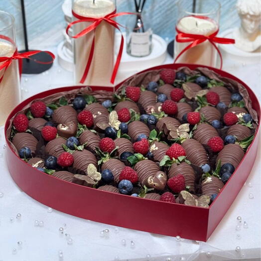Клубника в шоколаде «LOVELY»