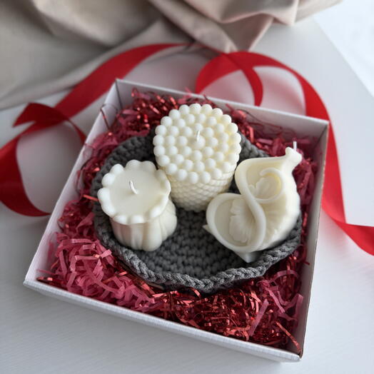 Набор свечей 8 марта + вязаная корзинка для мелочей