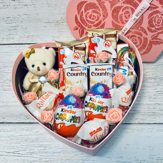 Сладкий набор из Киндер и мишки. Подарок на 8 Марта для жены, любимой девушки, второй половинки, дочки, сестры, мамы, подруги