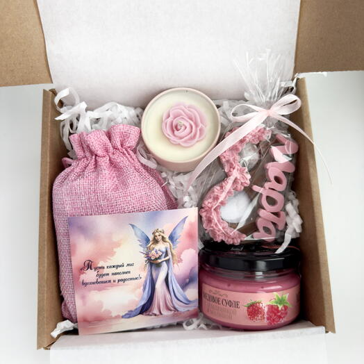 Подарочный набор на 8 марта для женщины с авторской свечой, шоколадом ручной работы и чаем