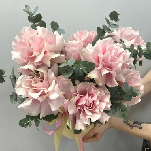 Шляпная коробка с французской розой