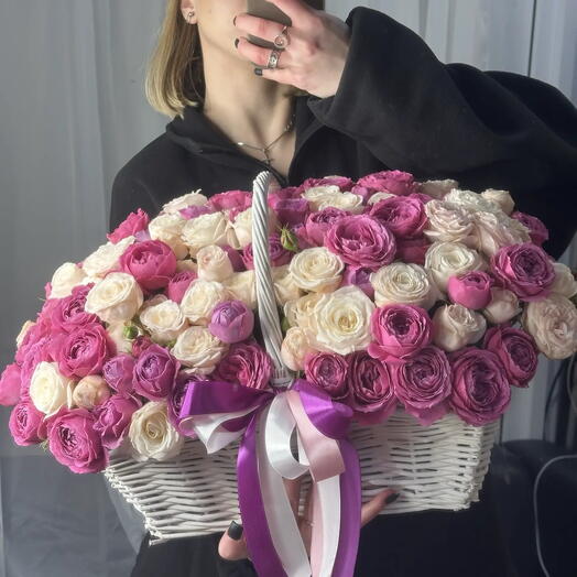 Peony-shaped roses in a basket