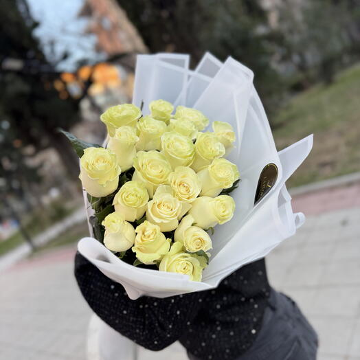 white roses 25