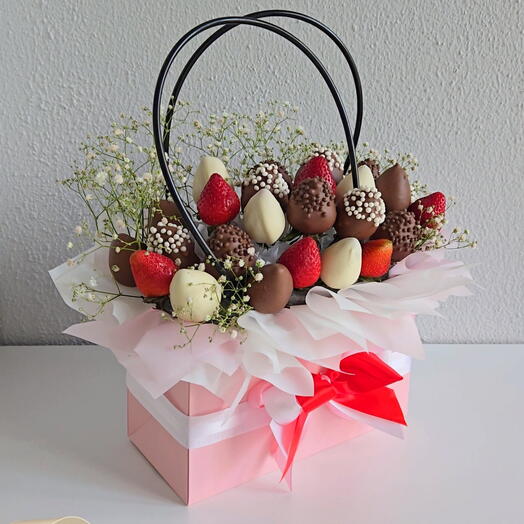 Букет из клубники в шоколаде "вкусное настроение"