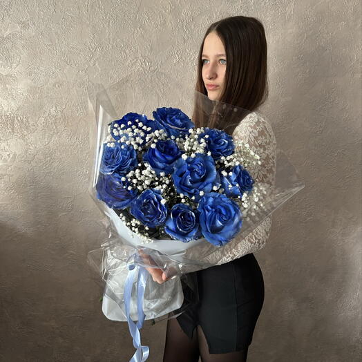 Розы синие с гипсофилой