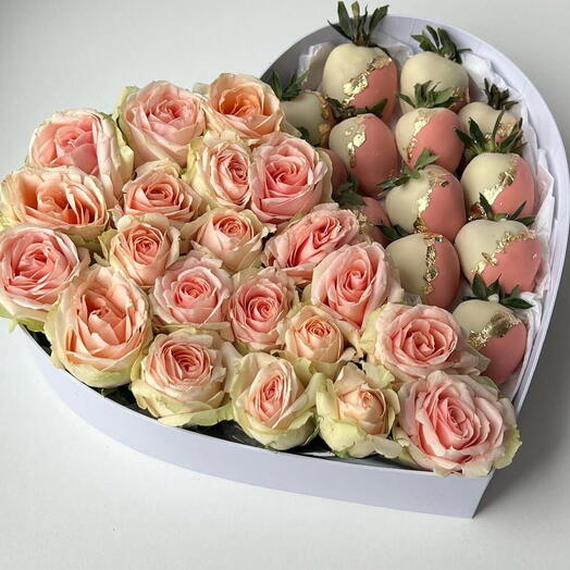 Valentine s Rose   Chocolate Strawberry Box