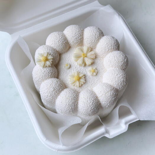 Муссовый бенто-торт Три шоколада с  ромашками