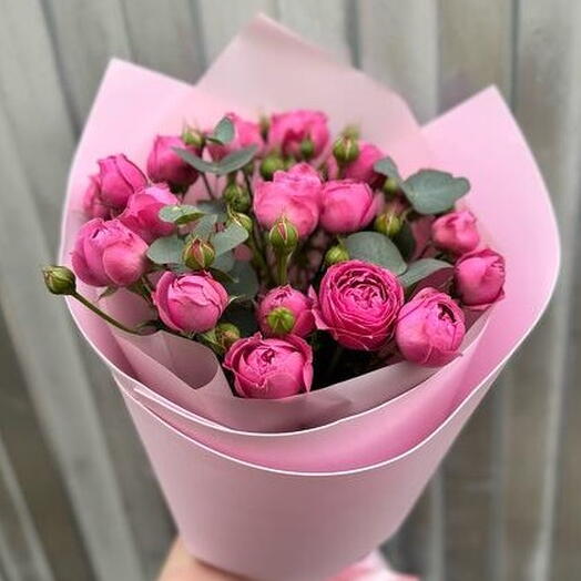 Букет из 5 кустовых пион роз Silva Pink с эвкалиптом в фоамиране