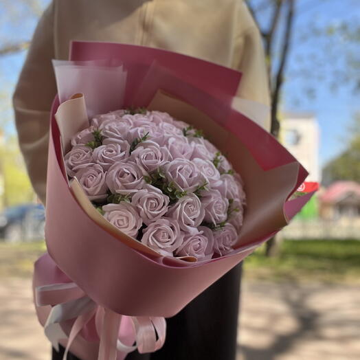 Букет мыльных розовых роз