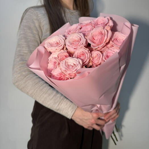 Букет из 7 кустовых розовых роз 60 см 🌸
