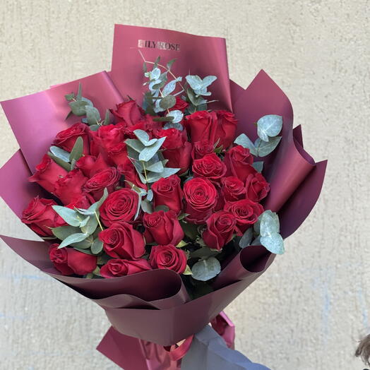 30 red roses