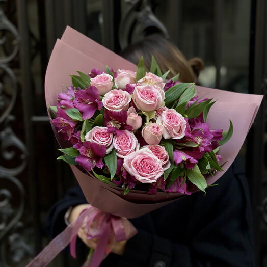 Purple Alstromerea with spray roses