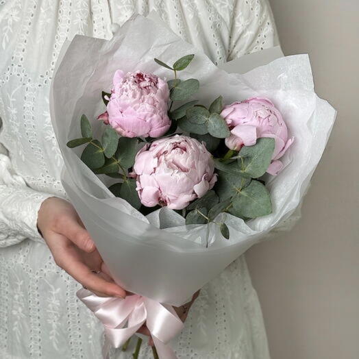 Букет из 3 розовых пионов с эвкалиптом 🌿 (свежая поставка сегодня)