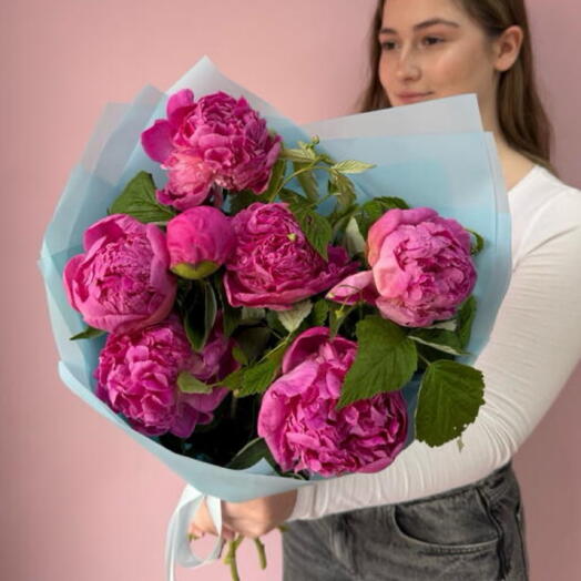 Монобукет из малиновых пионов
