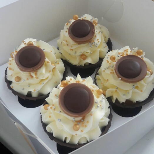 Шоколадные капкейки с кремом чиз и с конфетами(toffee)в наборе (4шт,можно заказать 6,9шт)