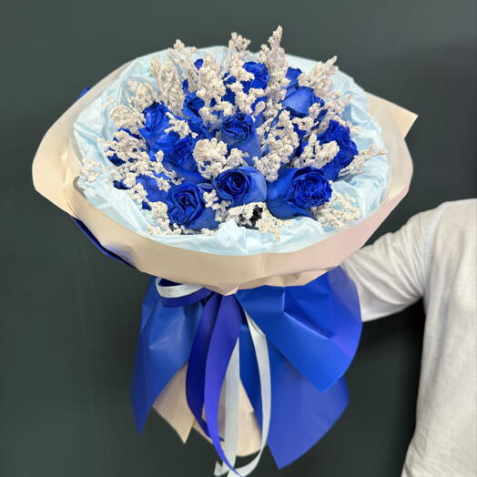Букет 19 синих роз