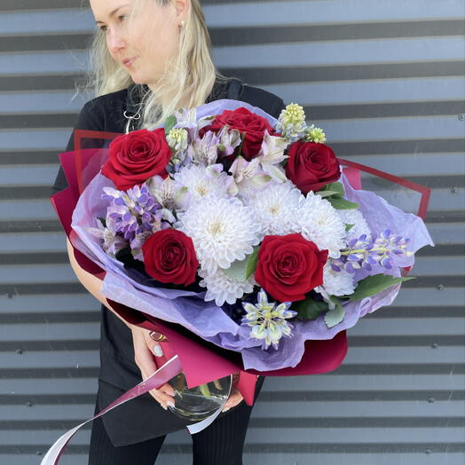 Каркаде 🌷 яркий букет с розами, хризантемами, альстромериями и люпинами