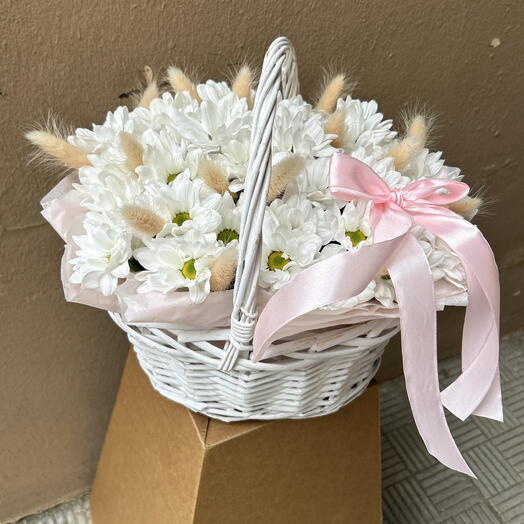 Композиция в корзине с хризантемой - ромашка и лагурусом💞