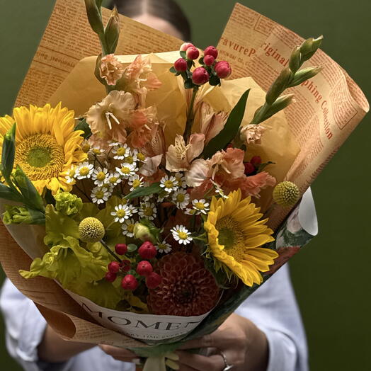 Букет яркий с подсолнухами и гладиолусами ,ромашка и георгин🧡🌼Букет сезонных цветов