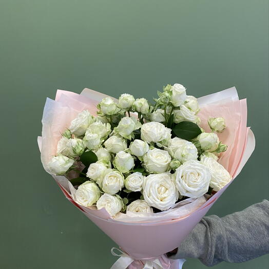 Букет из 15 кустовых белых роз