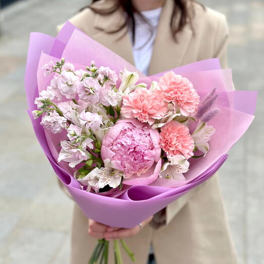 Нежный летний букет ароматная маттиола, пион, диантусы и альстромерия🌸