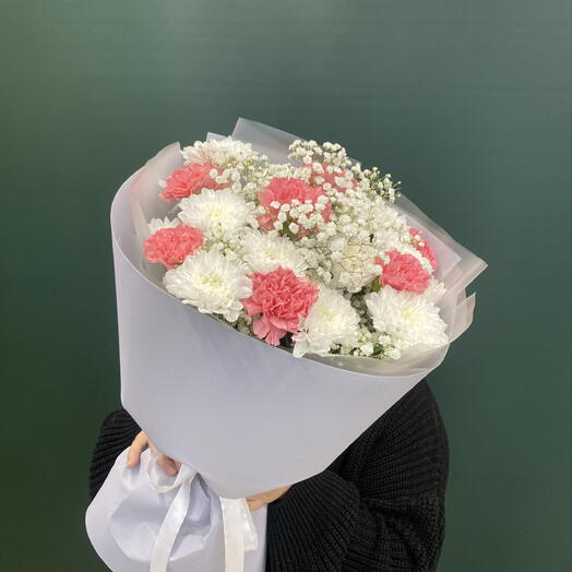 Нежный букет с хризантемой и диантусами🌸