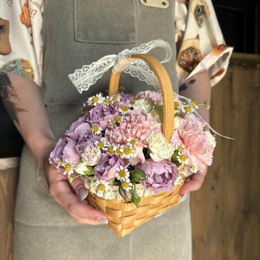 Композиция с дианусами и кустовой розы