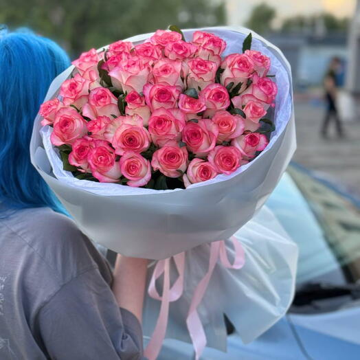 35 Розовых роз «Джумилия» в красивом оформлении 🌸