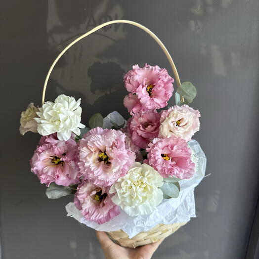 Воздушная композиция с эустомой