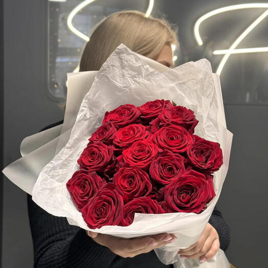 Букет из 15 роз сорта Red Naomi (Россия)